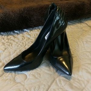 Steve Madden Black Pumps